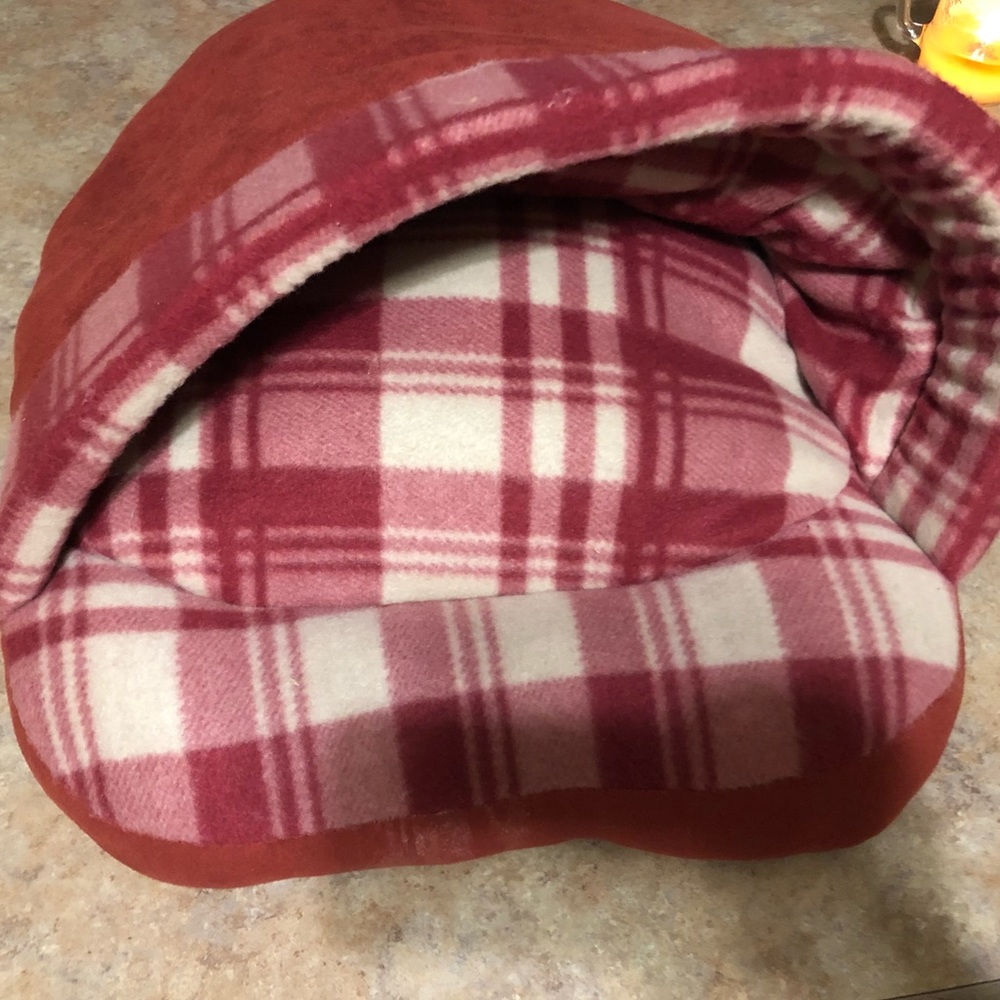 Fleece dog bed